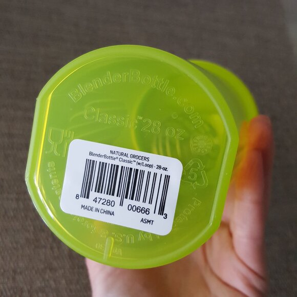 NEW Blender Bottle Classic V2 Protein Shaker Bottle 28 oz Wire Whisk - Picture 8 of 9